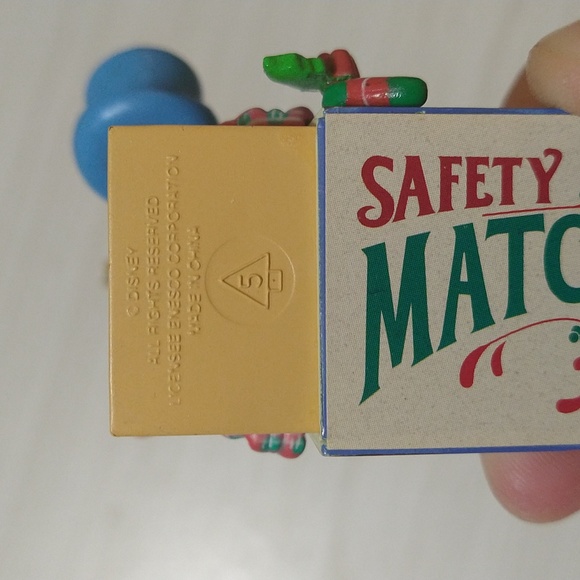 Vintage 1995 Pinocchio Jiminy Cricket "All Tucked In" Ornament Enesco - Picture 4 of 5